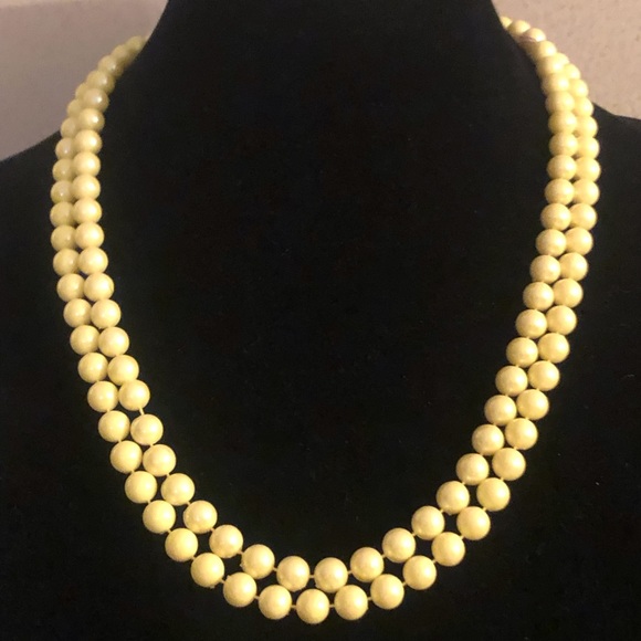 🌸VTG Double Strand Yellow Bead Necklace - Picture 2 of 5